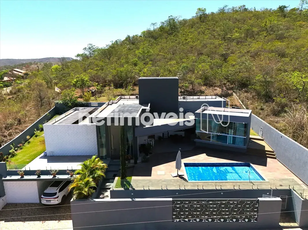 Uma casa para quem valoriza espaço, natureza e qualidade de vida. Em um lote de ...
