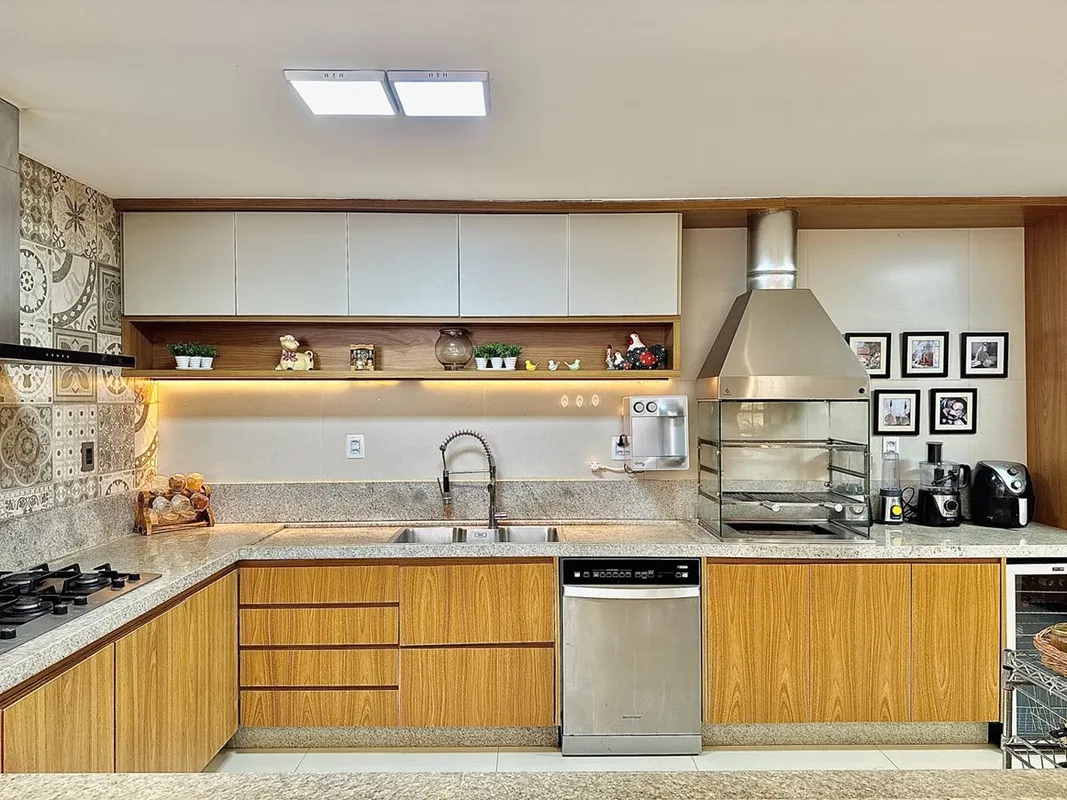 CASA NO SETOR MARISTA | 400 m² | 5 SUÍTES | 2 ESCRITÓRIOS Uma localização estrat...