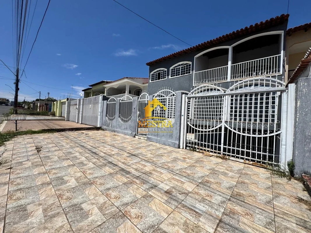 SOBRADO AMPLO COM 7 QUARTOS, 4 SUÍTES E 8+ VAGAS – TAGUATINGASe você busca um im...