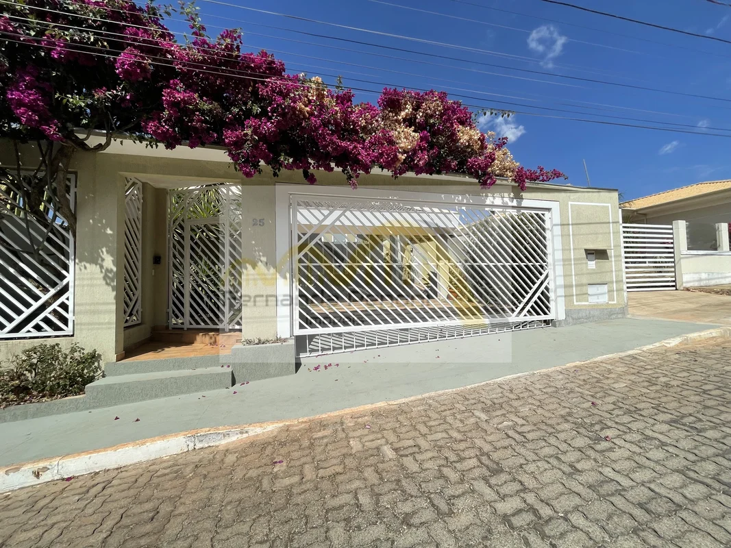 CASA DE ALTO PADRÃO PARA LOCAÇÃO | SOLAR DE BRASÍLIA – QUADRA 2Elegância, confor...