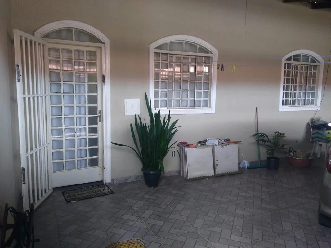 VENDE-SE UMA CASA NA QN 5B RIACHO FUNDO IICasa composta de 03 quartos, sala, coz...