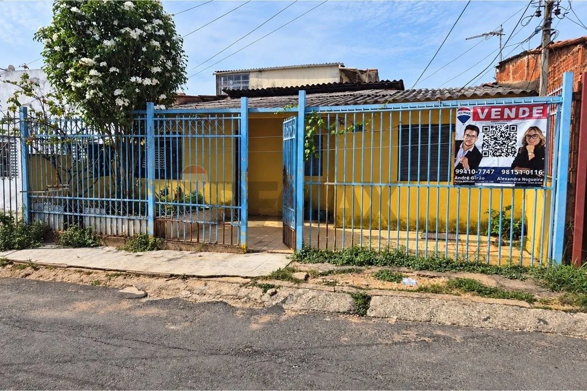 Lote de 123m na QR 2 da CandangolandiaConstrua sua casa a poucos minutos do plan...