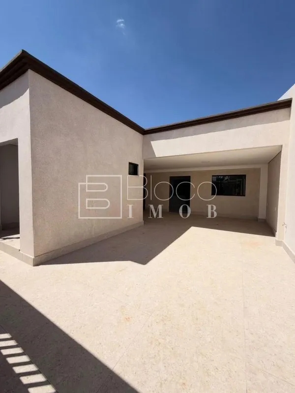 ?? VENDO CASA MODERNA - SAMAMBAIA/DFCasa moderna, bem planejada, com ambientes c...