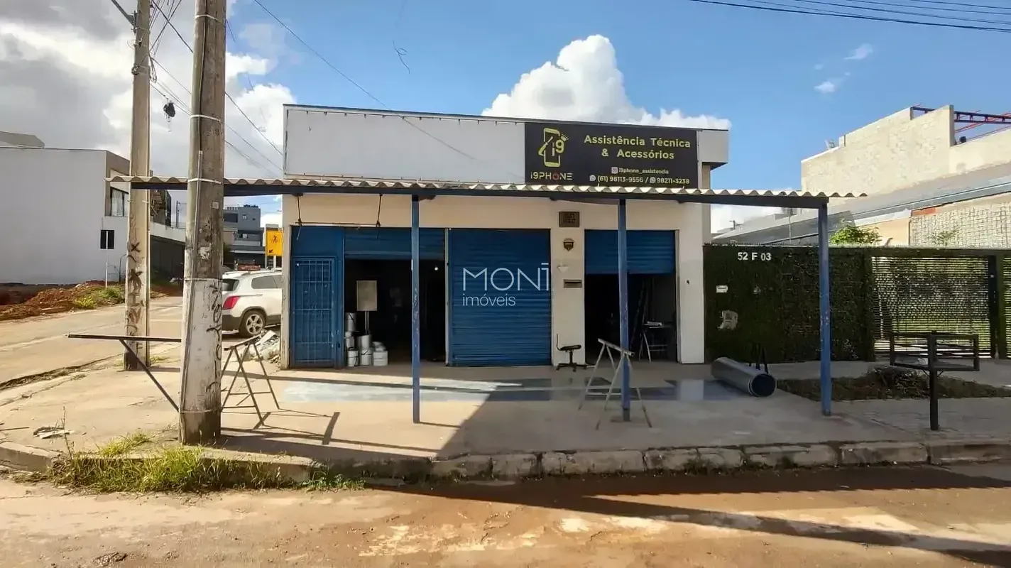 Loja 142m² avenida principal QE 52 com laje para subir uma casa em cima.Excelent...