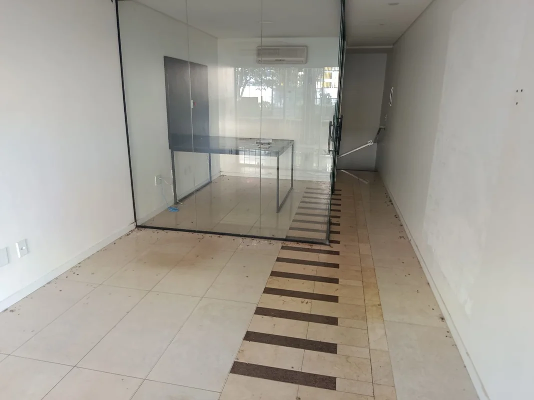 Alugo excelente loja terrea com subsolo!!ótima localização!!!Pronta para escritó...