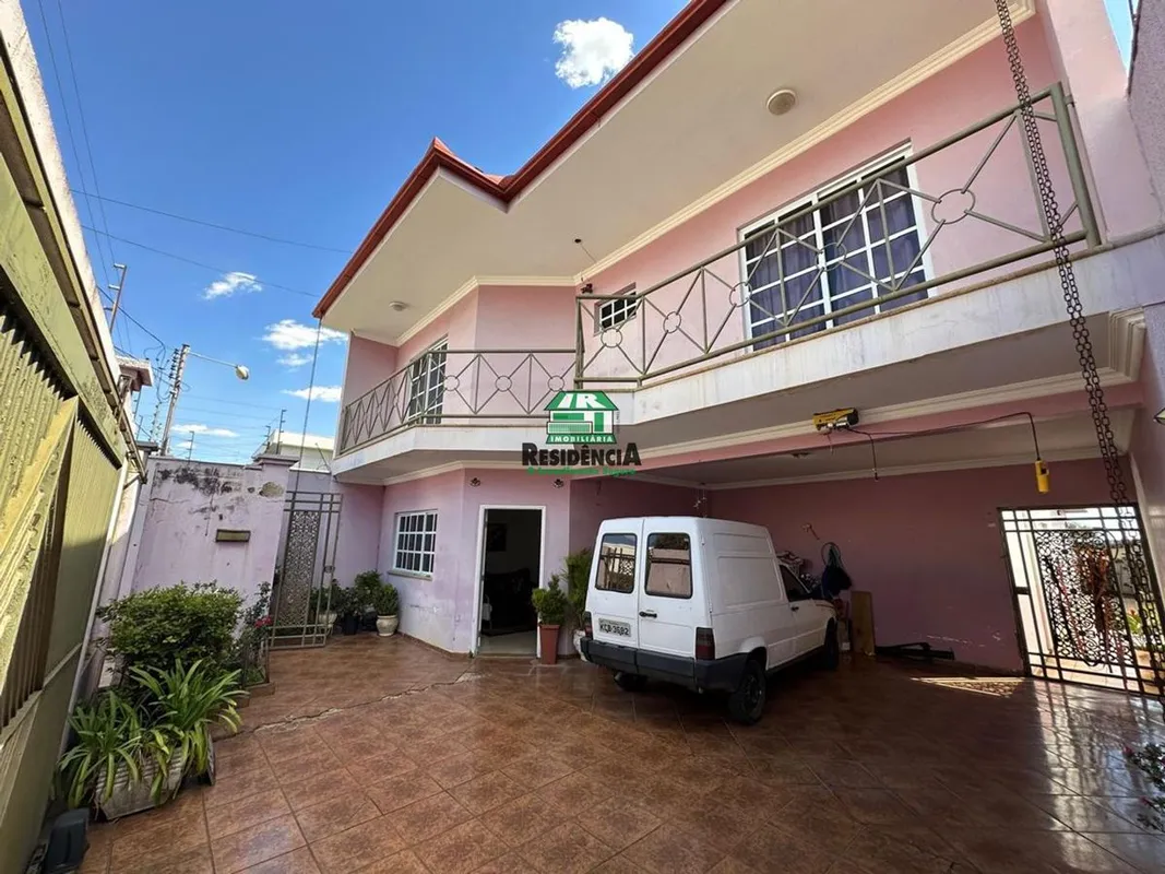 Excelente Casa Residencial na Rua Benjamin Constant Setor Central (Anápolis - GO...