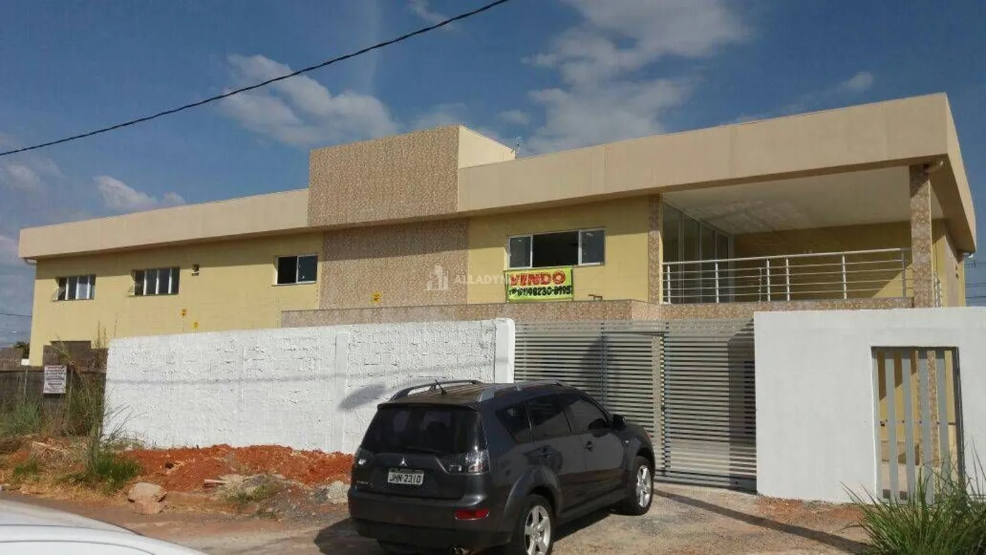 Imóvel amplo com 5 salas e garagem no Jardim Botânico IIILocalizado em uma regiã...
