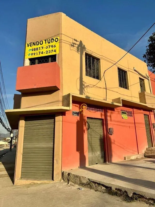 OPORTUNIDAADE DE NEGÓCIO Prédio Comercial à Venda! Em frente à estação, na Rua M...