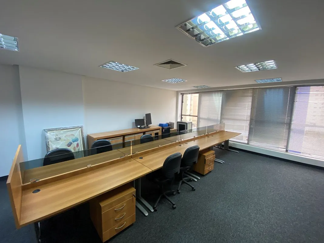 SALA COMERCIAL EM LOCALIZAÇÃO ESTRATÉGICA!Excelente sala comercial em condomínio...