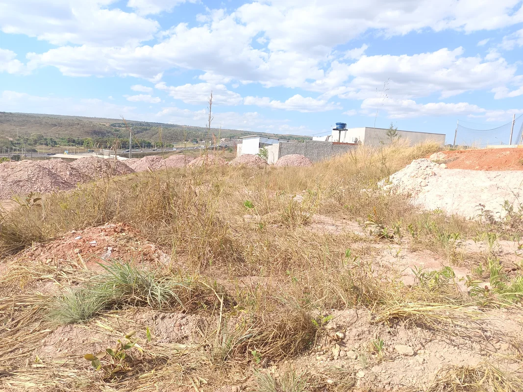 Lote Condomínio Bela vista.Medindo 700 metros quadrados.Linda vista para o vale ...