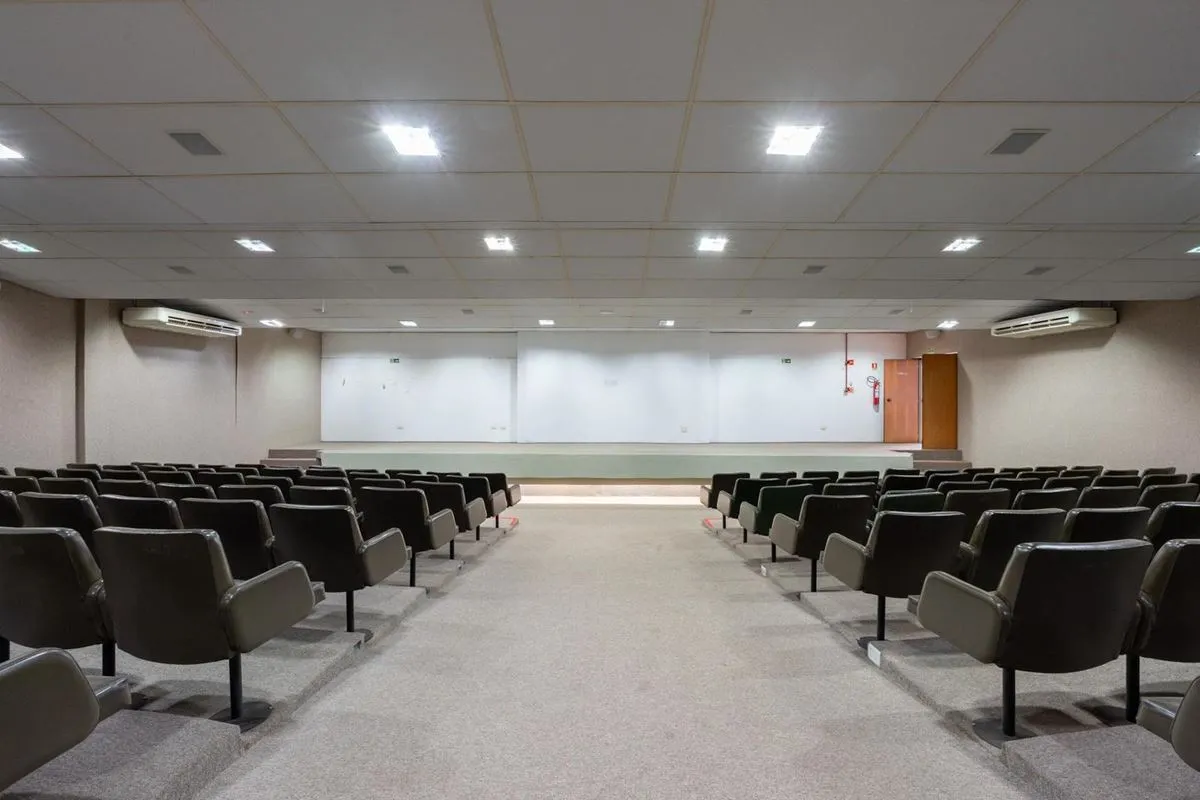  SEDE INSTITUCIONAL NO SAUS - 1.985 M² - AUDITÓRIO PARA 160 PESSOAS - 24 VAGASUm...