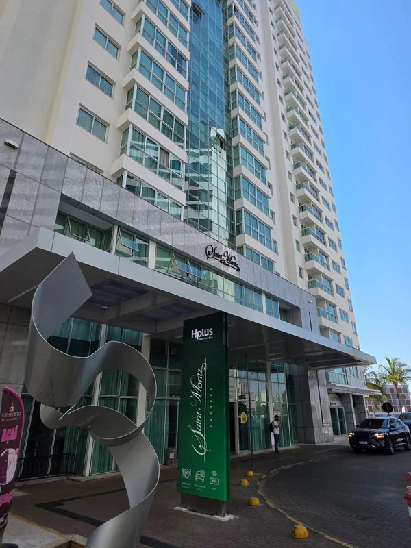 Descubra uma oportunidade de locação no coração de Brasília: um hotel-flat no Ho...