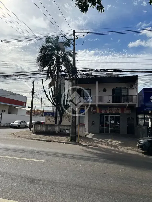 Ponto comercial, sendo um sobrado com 3 quartos, 1 suÃ­te, sala, copa , cozinha ...
