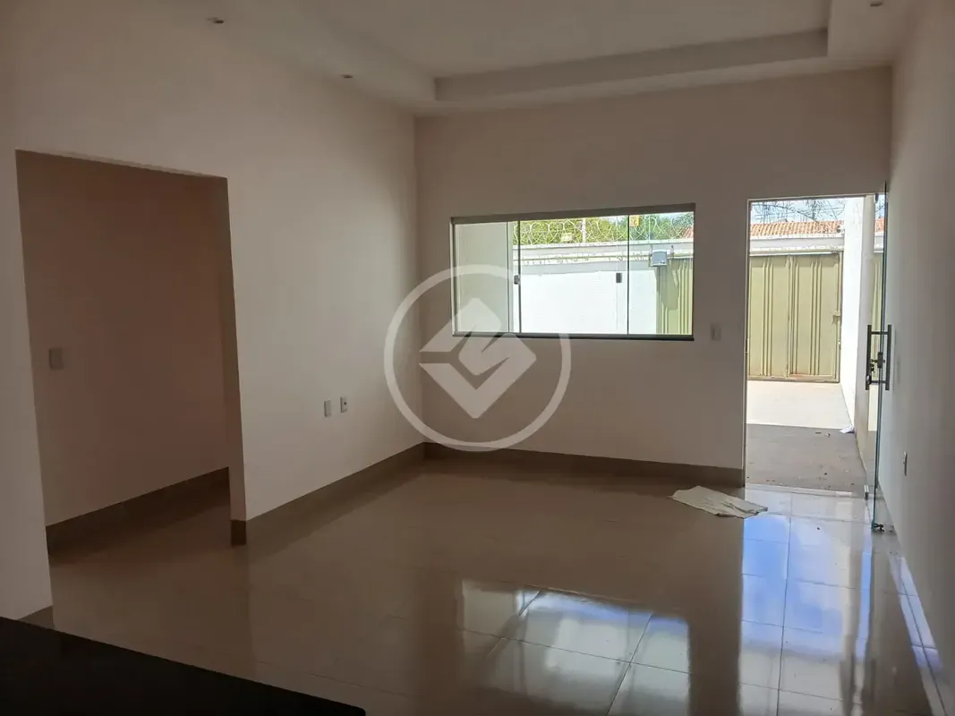 Casa Residencial Itaipu3 quartos, sendo 1 suÃ­teSalaCozinhaPÃ©-direito alto e sa...