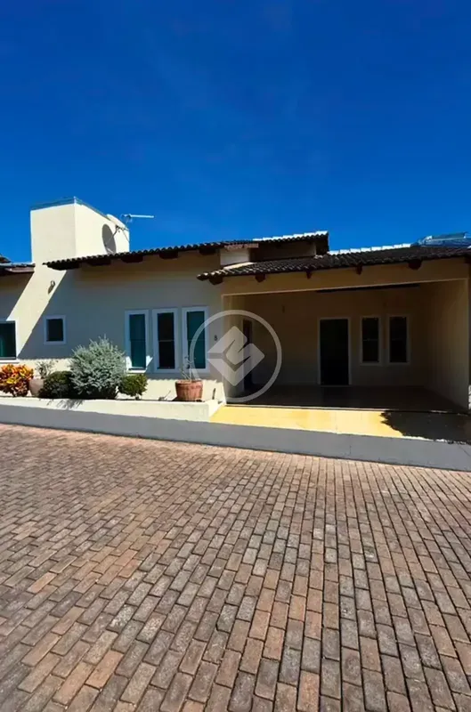 Casa Térrea no Condomínio Dom Pedro — 3 quartos | 120m² de construção | Energia ...
