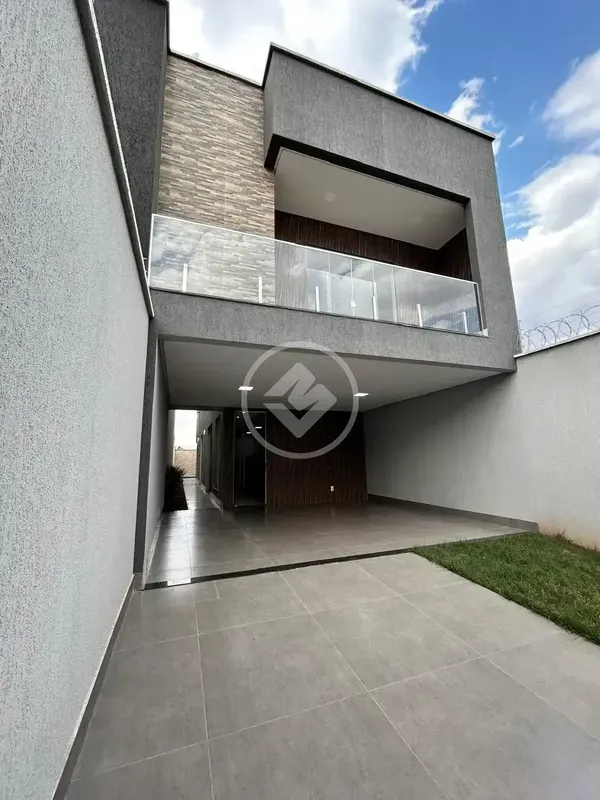 Sobrado com 168 mÂ² de Ã¡rea construÃ­da em terreno de 263,02 mÂ². O imÃ³vel pos...