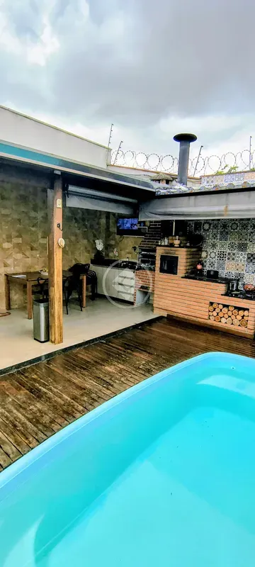 Casa 02 qts. sendo 01 suÃ­te, 02 vagas de garagem.180mÂ² de lote e 140mÂ² em mÃ©...