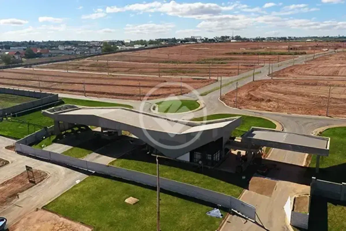 TERRENO CONDOMINIO VINHAS FLAMBOYANT250 mts excelente localizaÃ§Ã£o dentro do co...