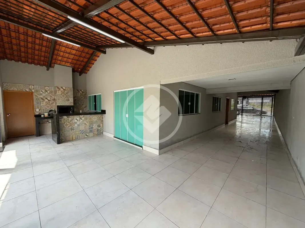 Casa Veiga Jardim 246mÂ²â?¢ 3 Quartosâ?¢ 5 Vagasâ?¢ 3 BanheirosCasa sozinha no l...