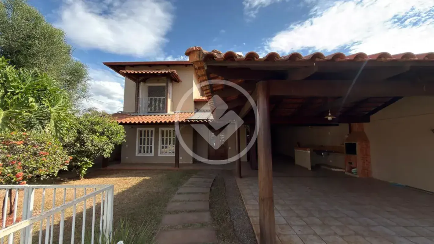 Casa Ã  venda em GoiÃ¢nia, no Setor Jao. Com 483 mÂ², 4 quartos (3 suÃ­tes) e 6 ...
