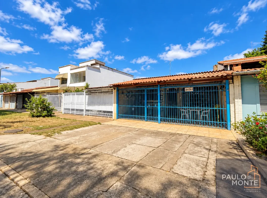 **CASA À VENDA NA SHIGS 715 – ASA SUL | 3 QUARTOS E 1 VAGA DE GARAGEM**Paulo Mon...