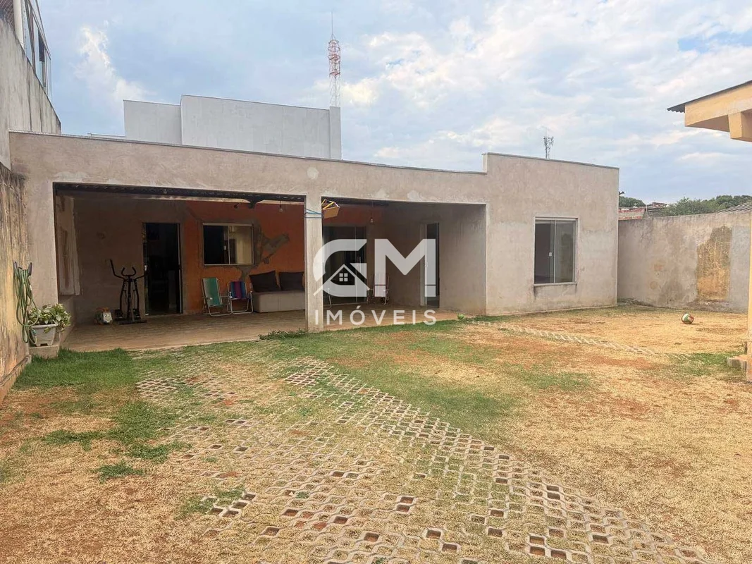 GM IMÓVEIS VENDE CASA TERREA /3 SUÍTES / DF 425/CONDOMÍNIO FECHADO/ LOTE 300M²•E...