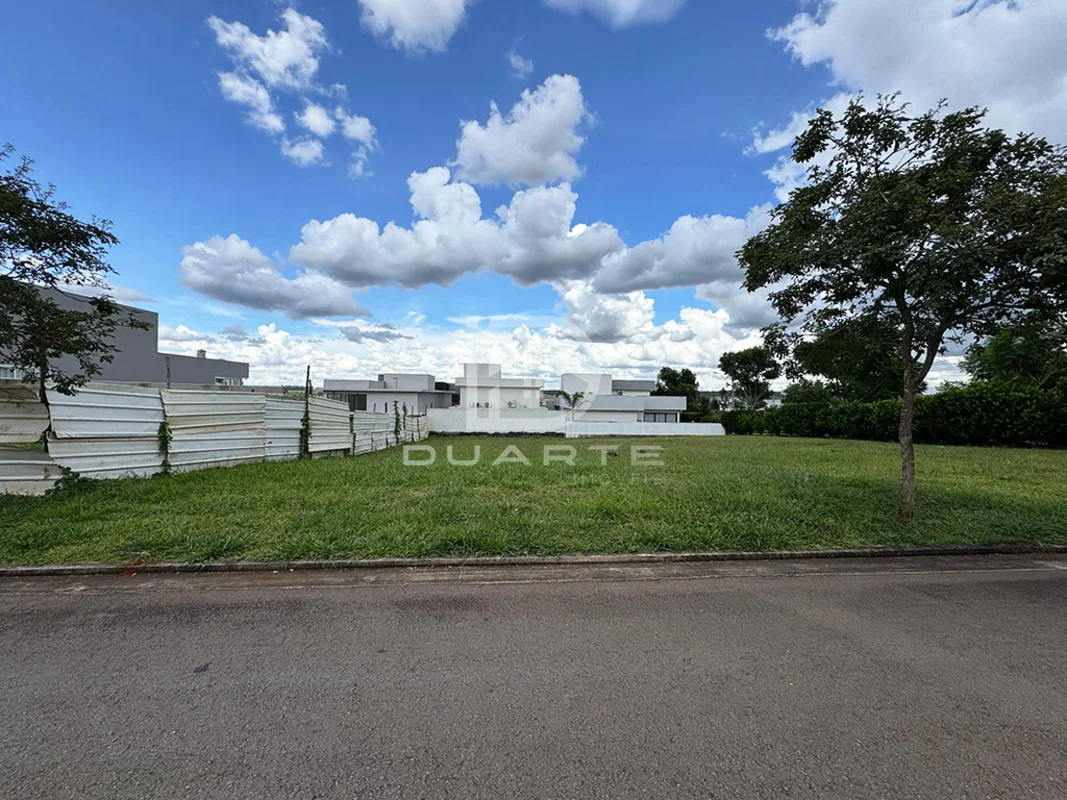 Lote em condomínio Terras Alphaville, com:- 360,00m²- Quadra AV;- Valor de condo...