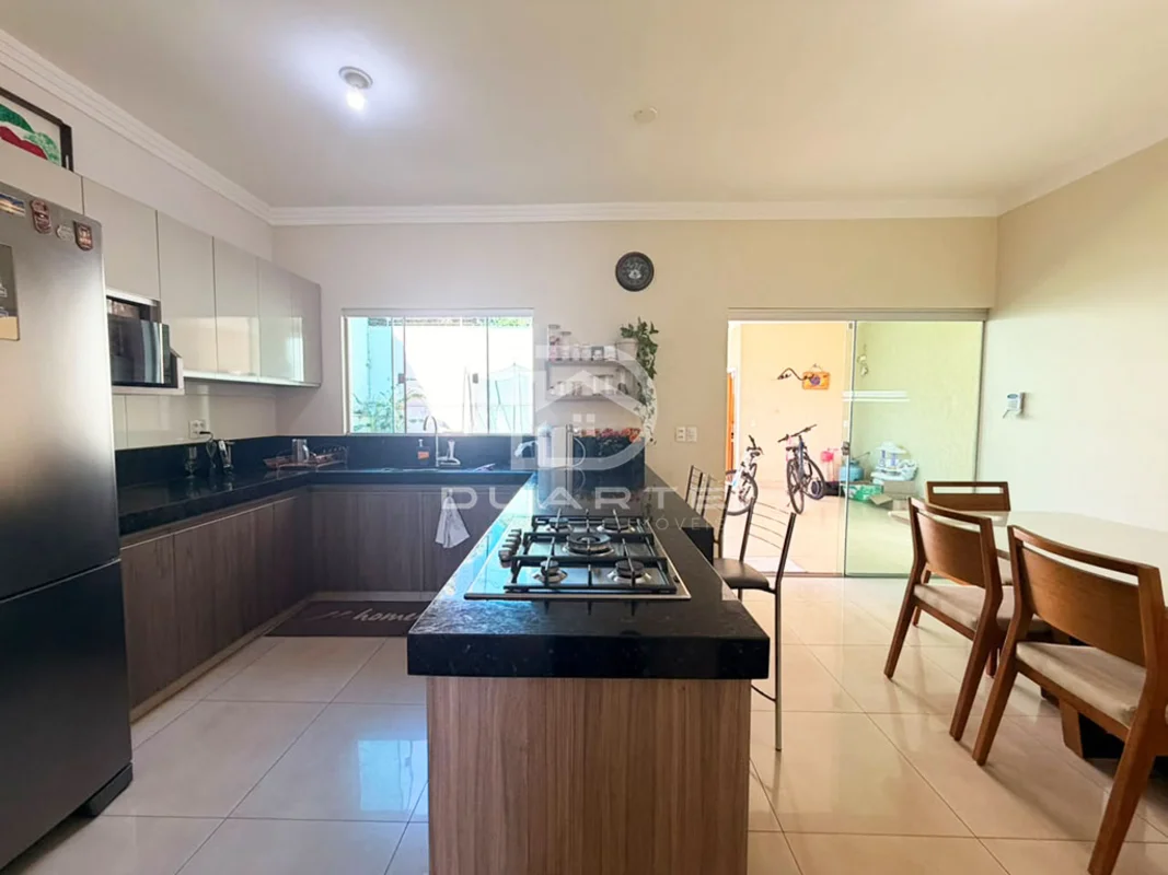 Casa em bairro Jardim Europa, com:* 03 quartos sendo 01 suíte com closet;* Sala;...