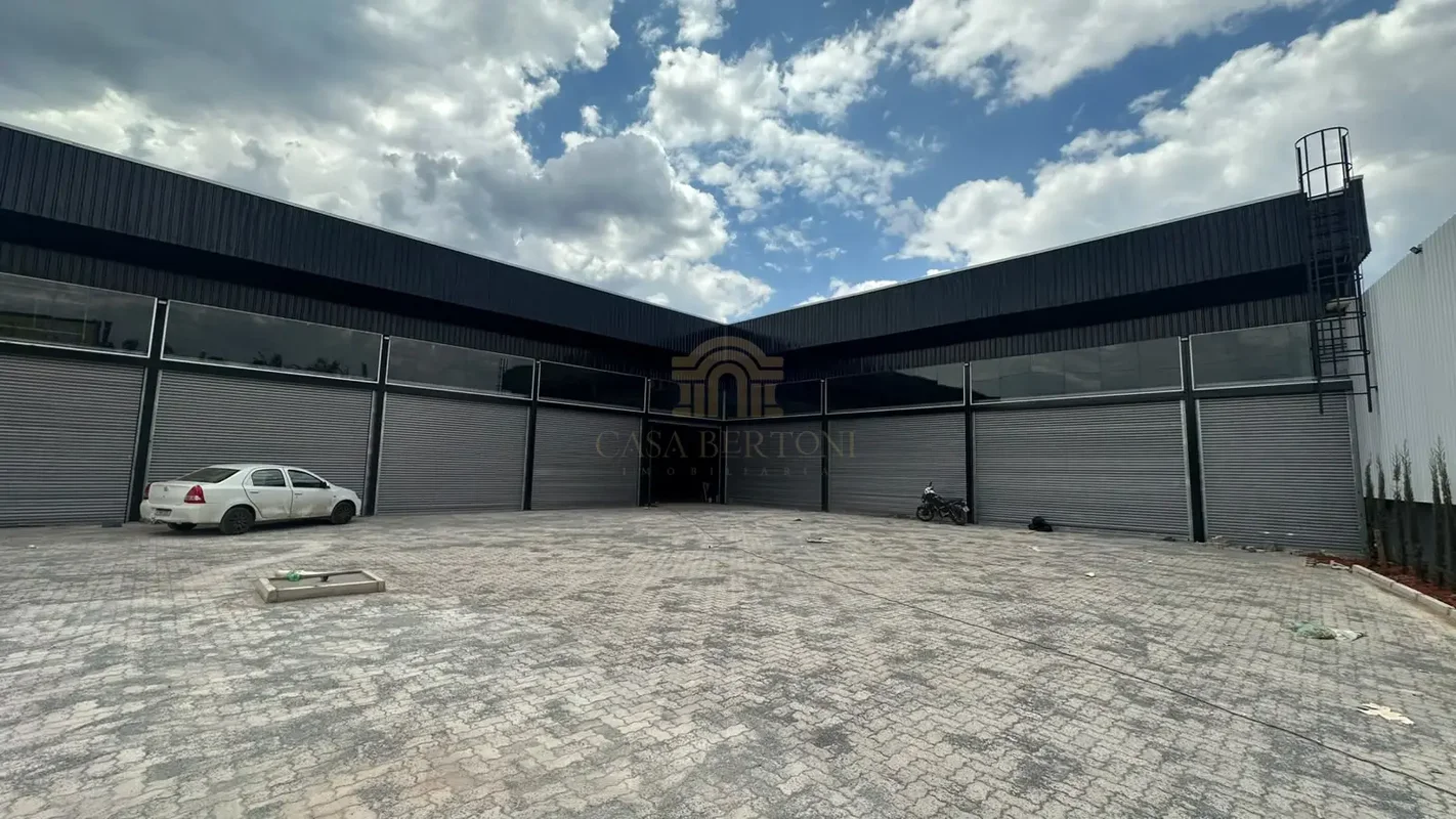 GALPÃO COMERCIAL PARA LOCAÇÃO NA DF-001 | 1.200 M², NOVO E COM 1.500 M² DE ESTAC...