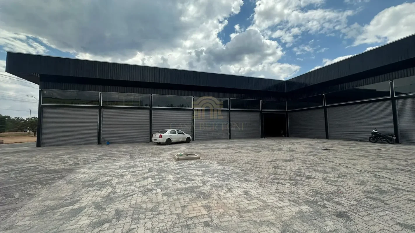 GALPÃO COMERCIAL PARA LOCAÇÃO NA DF-001 | 400 M², NOVO E COM 1.500 M² DE ESTACIO...