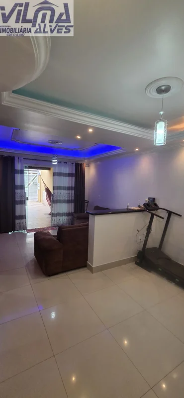 VILMA ALVES NEGÓCIOS IMOBILIÁRIOS VENDE EXCELENTE CASA NA QR 210 QUADRA DO METRÔ...