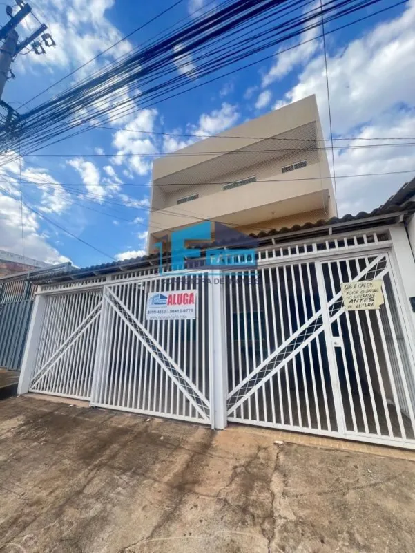Térreo, fundos:- 2 quartos;- sala;- cozinha;- banheiro social;- área de serviço;...