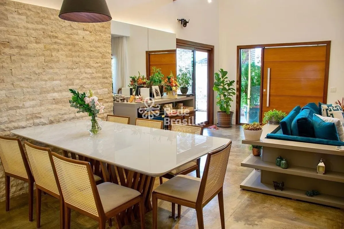 Casa térrea reformada à venda | Condomínio Ecológico Village IIIConforto, espaço...