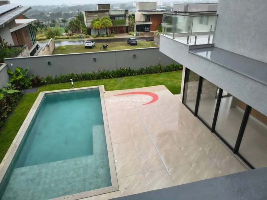 Sobrado com 5 suítes plenas;Escritório;Sala íntima;Sala ampla para dois ambiente...