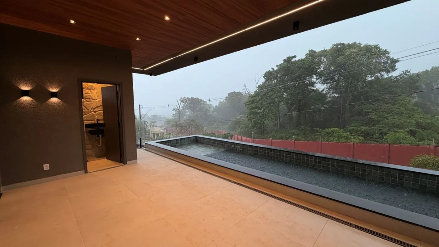 Casa Triplex à venda no Jardins Barcelona em Senador Canedo imóvel de alto padrã...