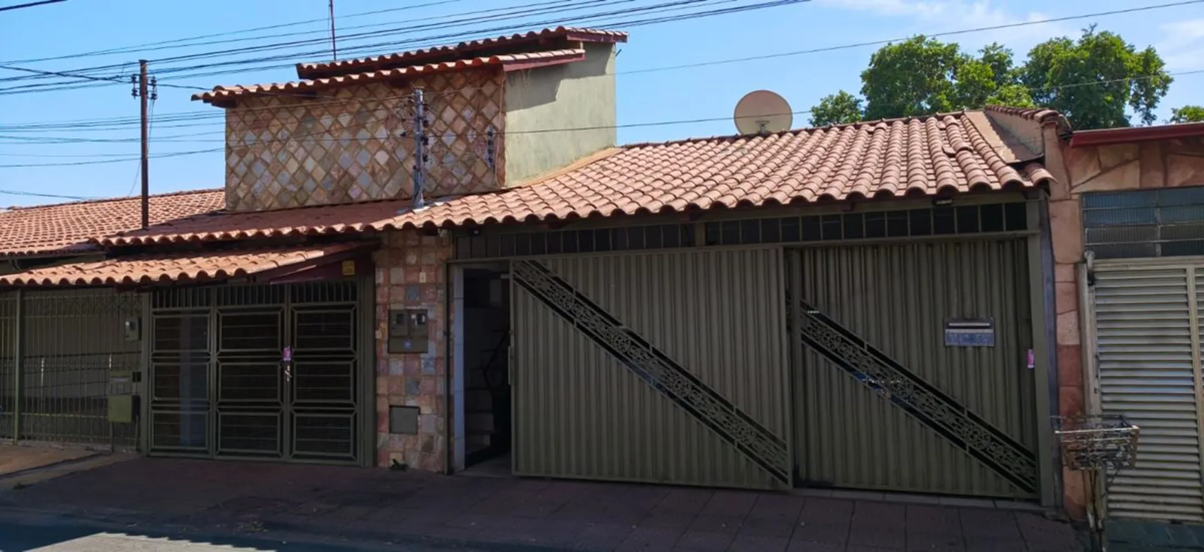 Duas casas pelo preço de uma: Excelência residencial + Casa comercial com excele...