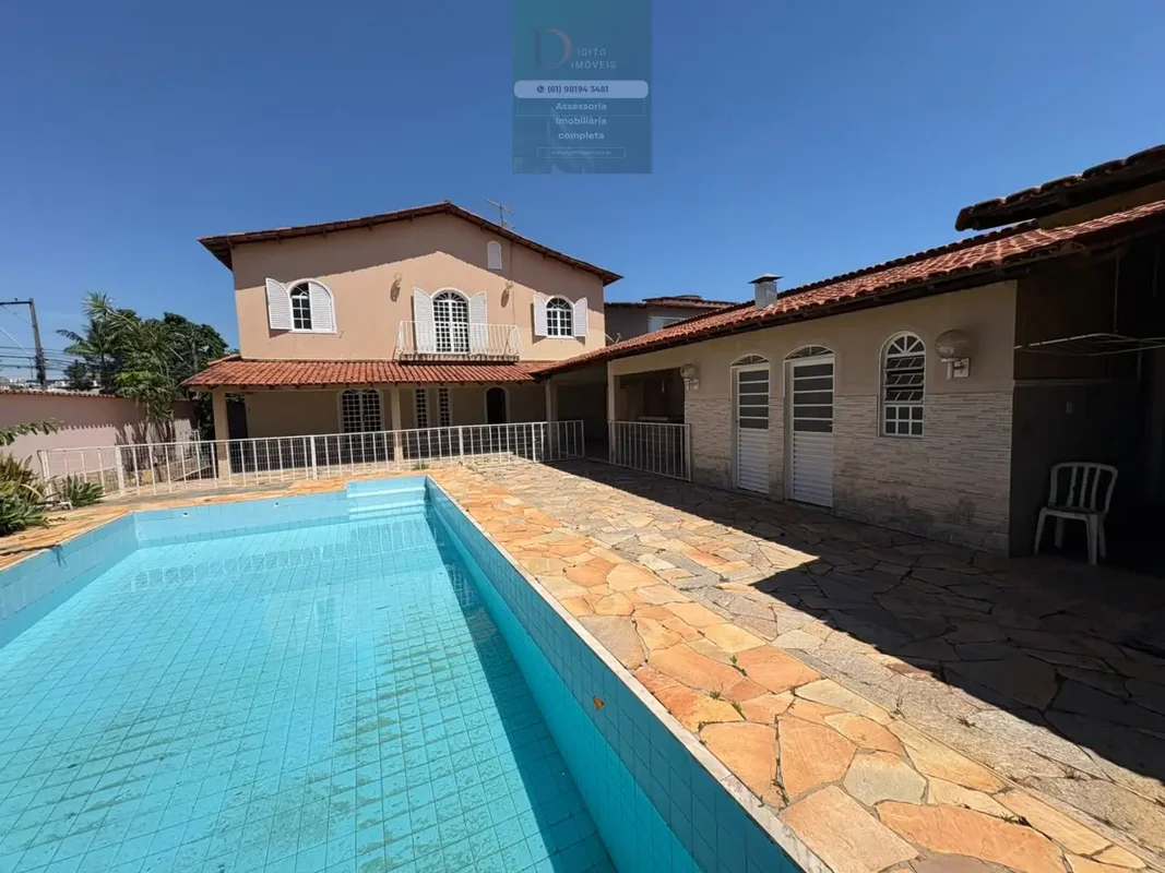 Aluguel de Casa no Jardim Botânico: Sobrado com 4 Suítes, Lazer, piscina no Cond...