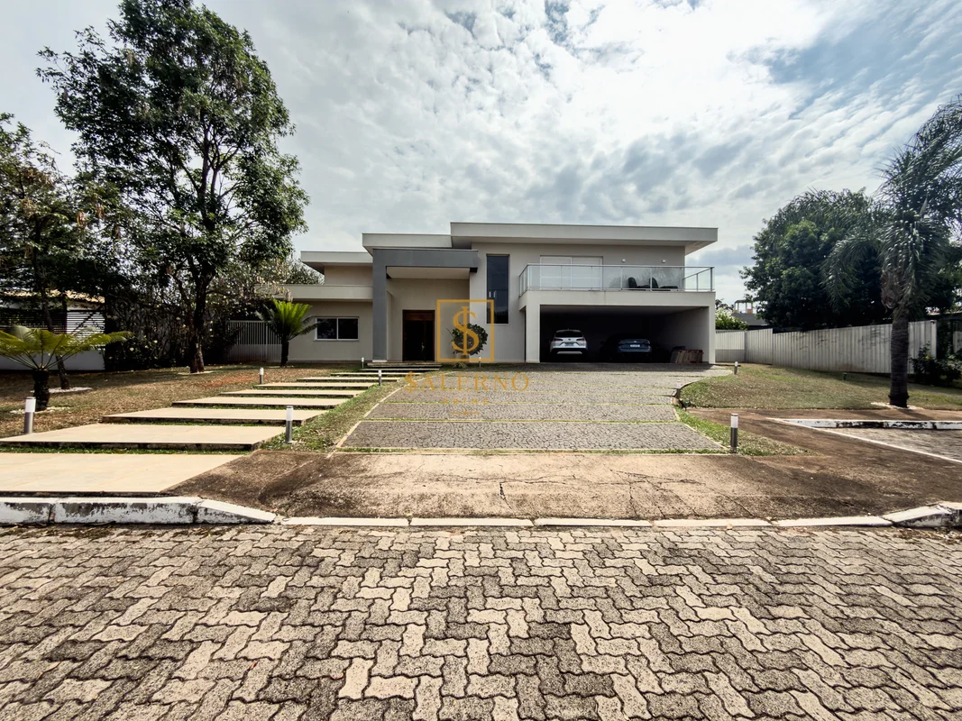 CASA À VENDA | SMDB CONJUNTO 4Com 682 m² de área construída, esta residência de ...