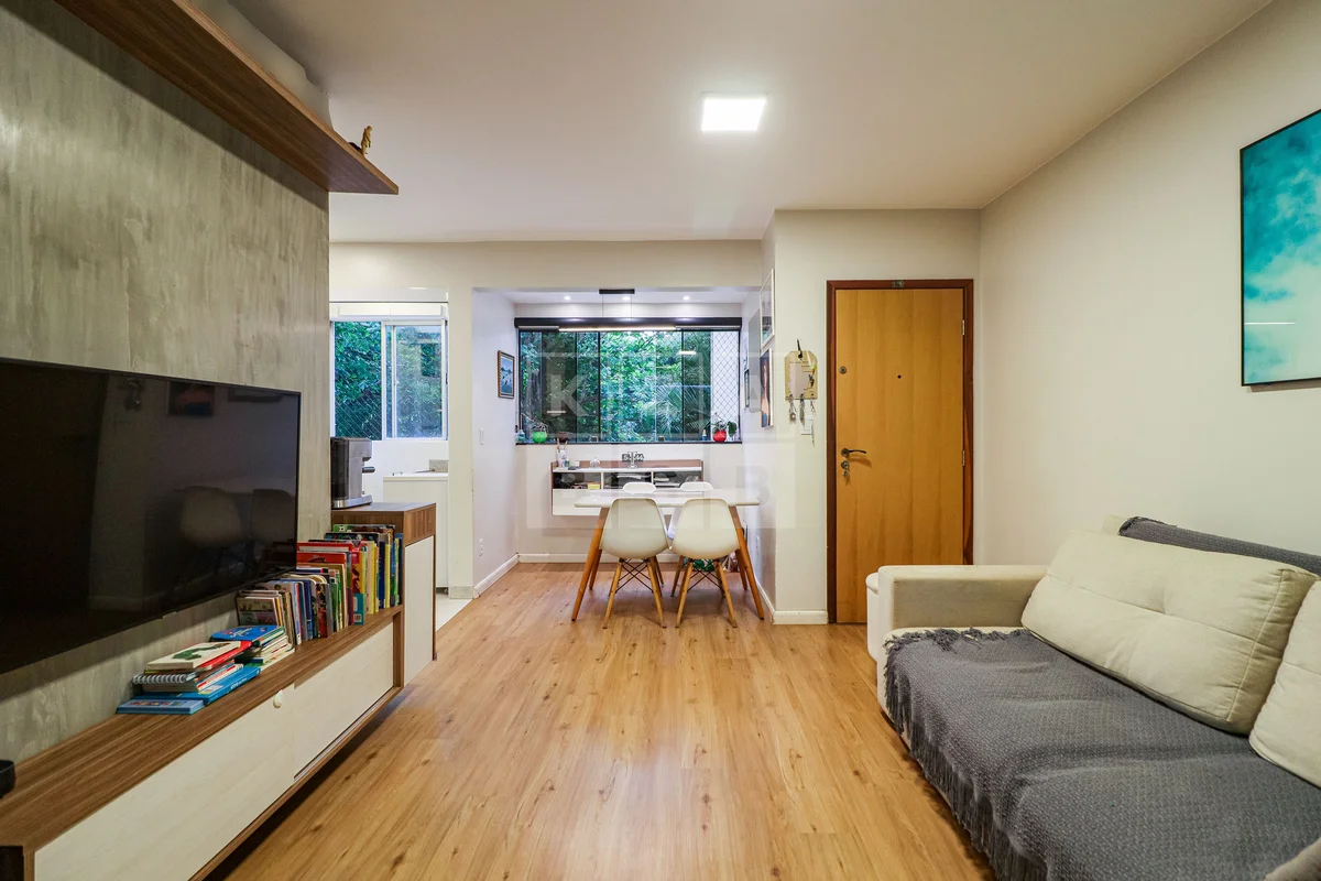 Apartamento reformado no Sudoeste Econômico!61m22 quartos, sendo 1 suíte1º andar...