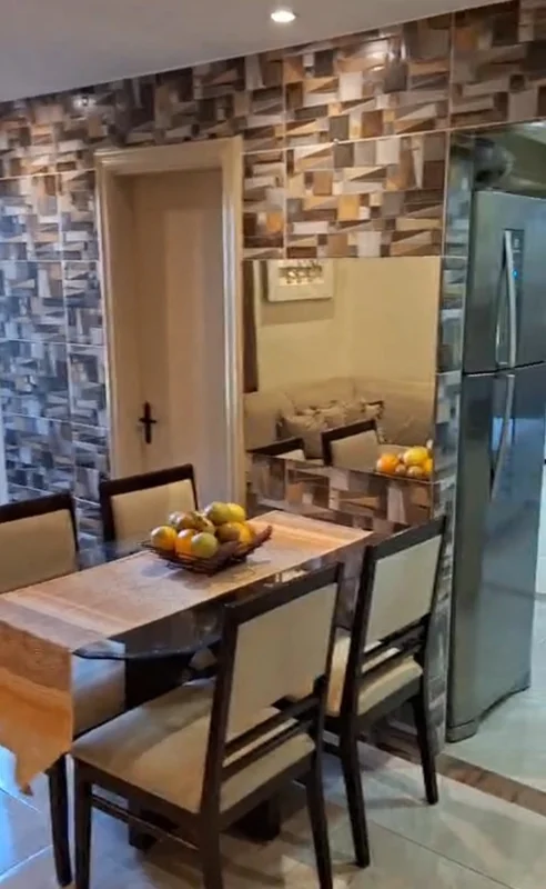 Apto 2 quartos c/ varandas/ elevador e 1 vaga de garagem. Descubra um apartament...