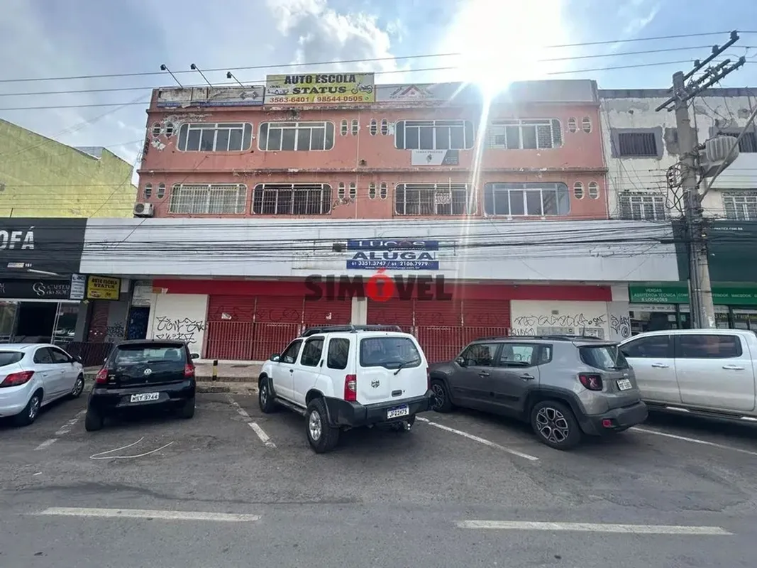 Características: área total 800m² Loja térrea 690m², Mezanino 110m², Pé direito ...
