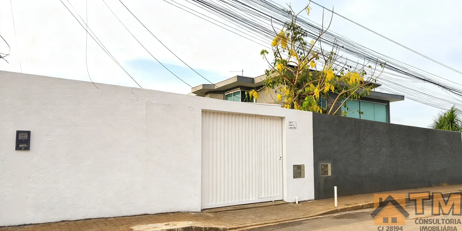 TM CONSULTORIA IMOBILIARIAVENDE:MARAVILHOSA CASA COM 3 QUARTOS, BEM LOCALIZADA, ...
