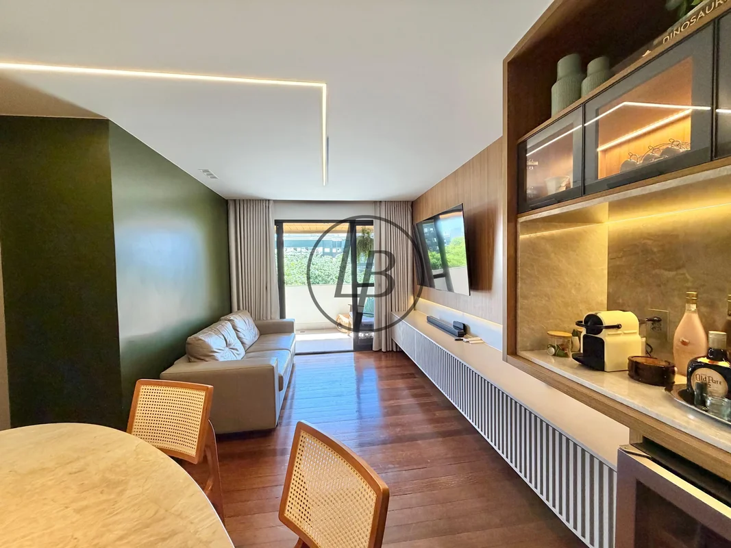 Apartamento reformado de 3 quartos na SQN 111 | Asa NorteUm apartamento moderno,...