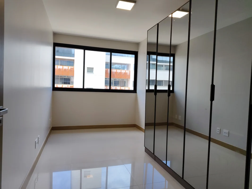 Descubra o conforto e a praticidade de morar em um apartamento luxuoso na SQNW 3...