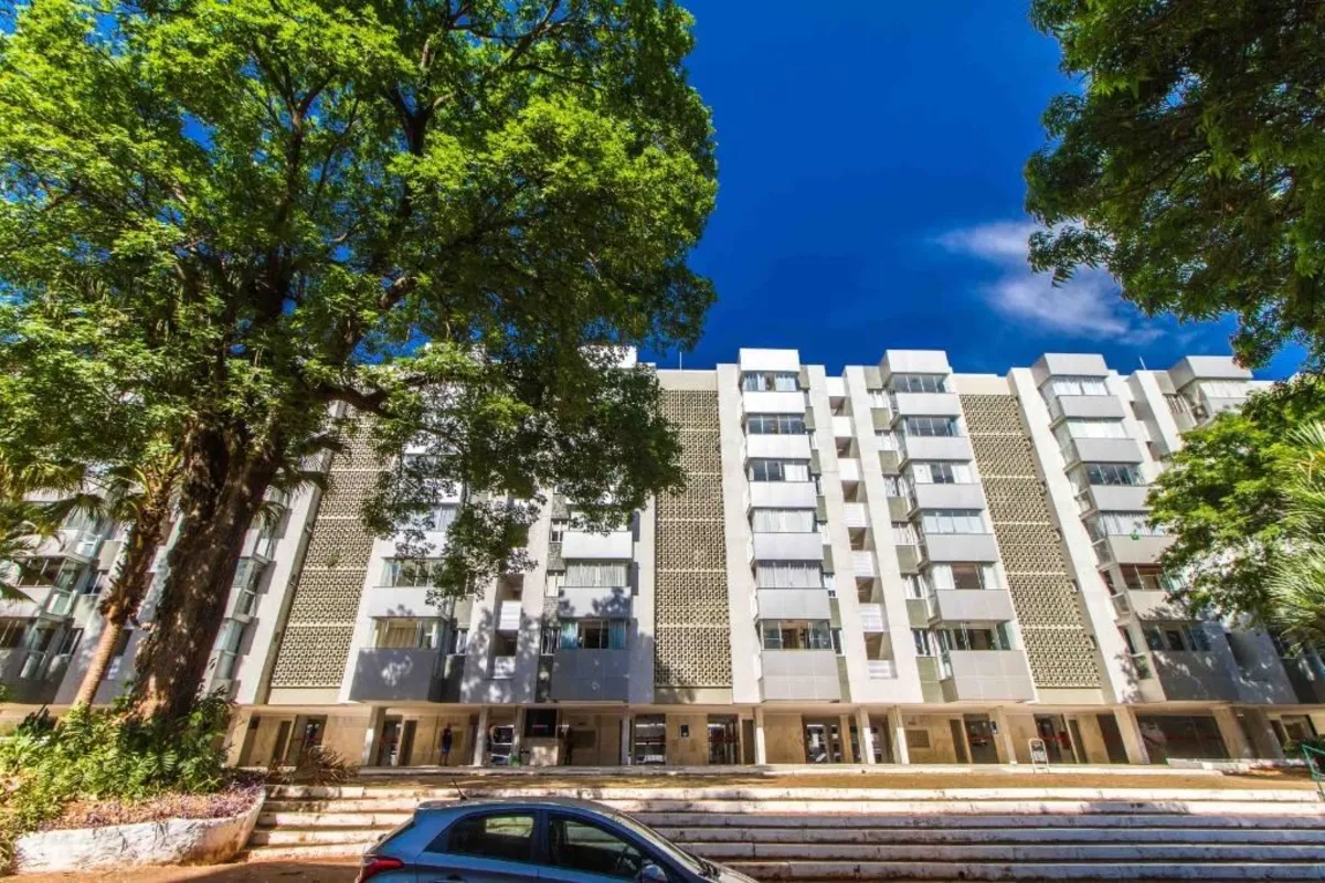 SQN 316 | APARTAMENTO CHARMOSO DE 2 QUARTOS COM VARANDA !Se você busca praticida...