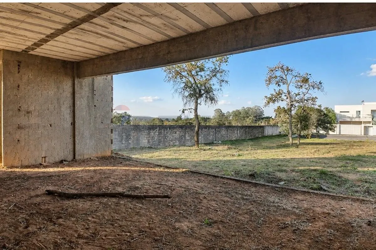 Casa em construção com projeto moderno no Condomínio Santa Bárbara TororóExcelen...
