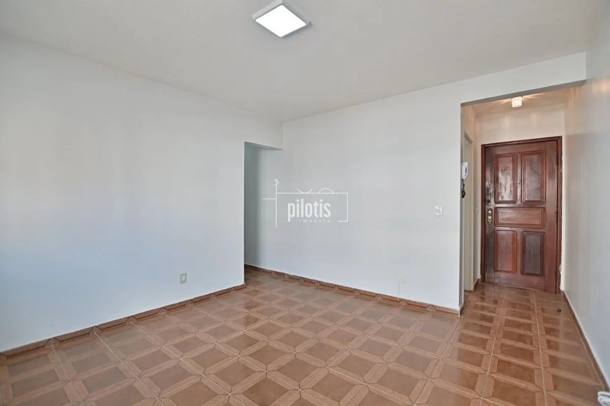 SHCES 1109 - prédio com elevador e um hall encantador. Um apartamento com uma ex...