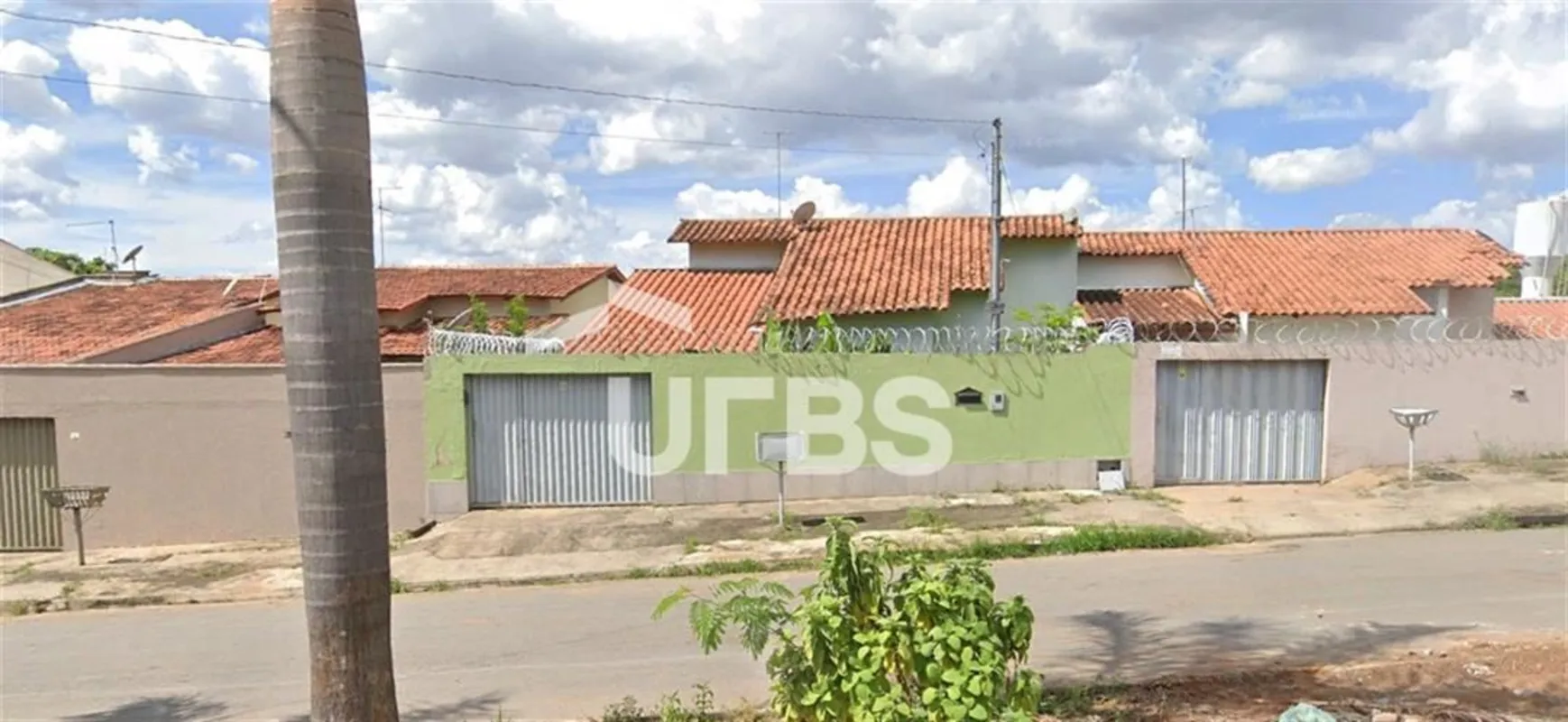 COD U-0036034 - oCASA COM 80,82 M2 DE ÁREA PRIVATIVAo141,88M2 DE AREA DESCOBERTA...