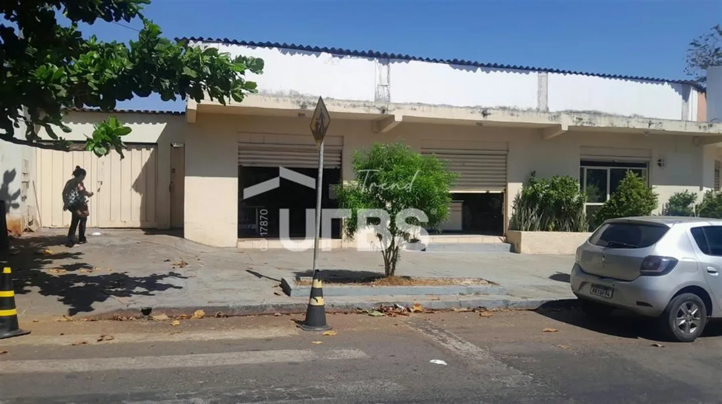 COD U-0035558 - Imóvel Comercial com 475 m² de Área Total em Frente à Praça Zefe...