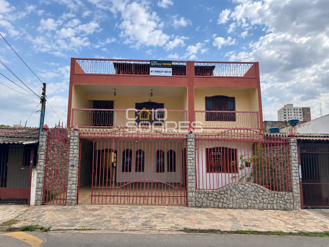 ?? Casa Reformada com 5 Quartos, 3 Pavimentos, Suíte, Lazer Completo e 4 Vagas.E...